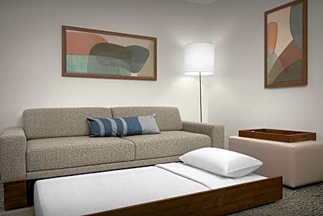 King Suite with Bathtub and Trundle Sofa - Mobility Access/Hearing Accessible