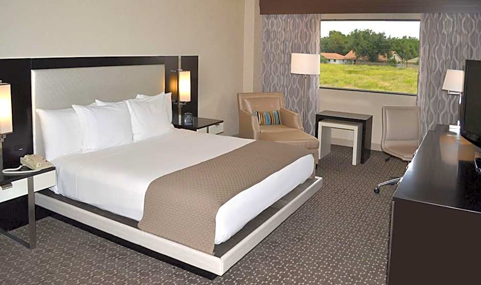 DoubleTree By Hilton Houston Hobby Airport