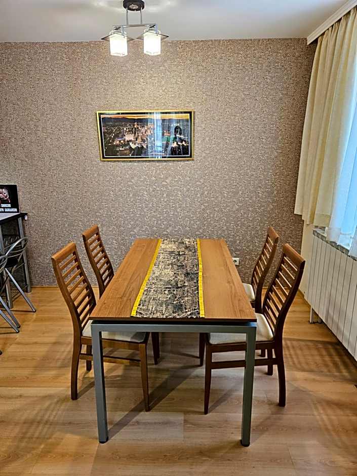 Enjoy Studios and Lovely Apartment Villa Park