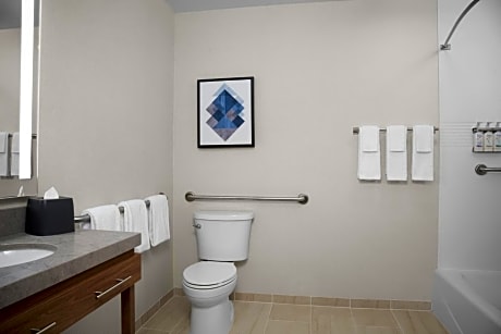King Studio Suite - Disability Access Tub/Non-Smoking