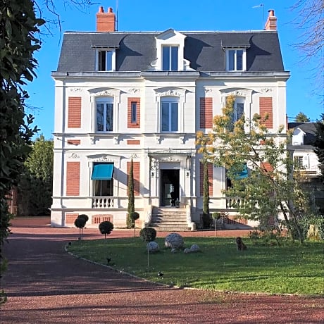 VILLA NANTEUIL