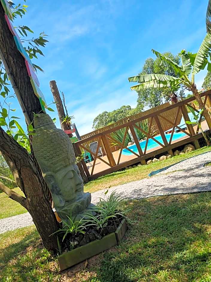 Pousada Rosa Shanti, café da manhã opcional, apenas 4 cabanas, piscina, estacionamento privativo, área de festas com churrasqueira e cervejeira, cantinho da fogueira, localizado junto a natureza