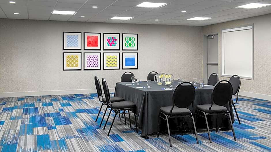 Holiday Inn Express Airdrie By IHG