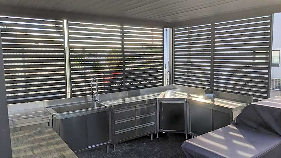 BUSINESS-MOTEL free WiFi & massage, air-con, XXL-Parking, Wallbox, Smart TV, Video-Security