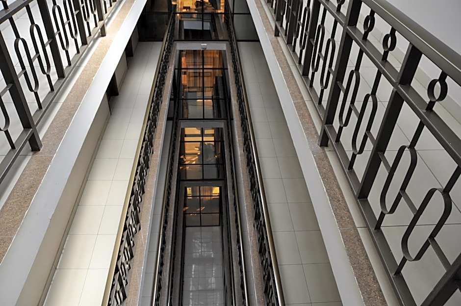 Rich Hotel