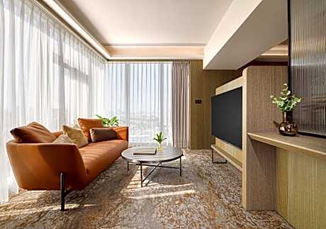 Honeymoon Corner Suite