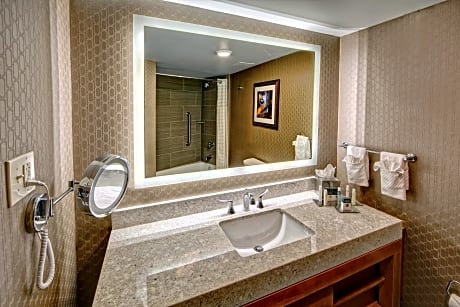 1 Kg Mobility Accessible W/Roll In Shower