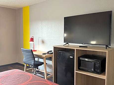 Super 8 by Wyndham Evansville East