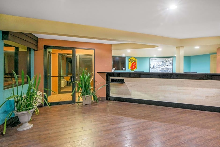 Super 8 by Wyndham Tulsa