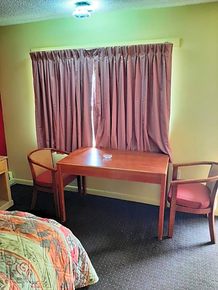 Travelers Lodge