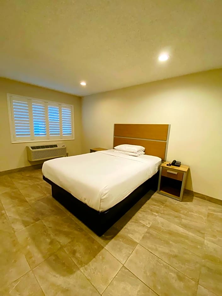 Super 8 by Wyndham Bakersfield CA