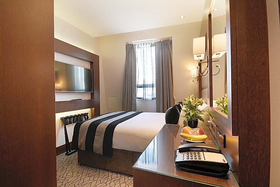 Park Grand Paddington Court