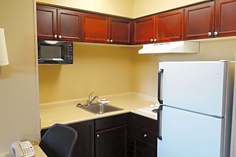 Deluxe Studio with Two Double Beds - Non-Smoking