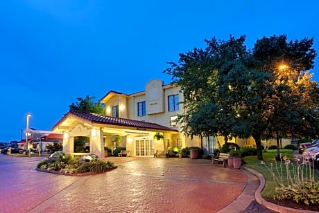 La Quinta Inn by Wyndham Pittsburgh Airport