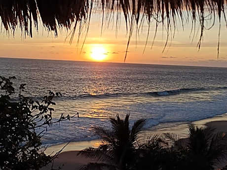 Punta Sur, Frente al mar y el Atardecer