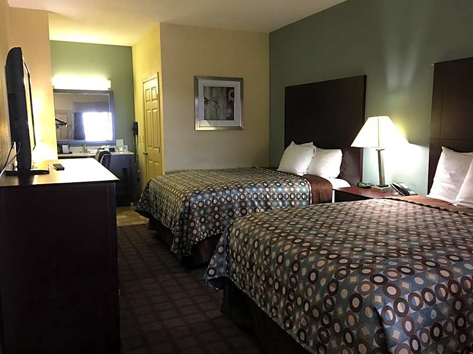 Pearsall Inn and Suites