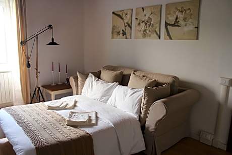 Suite 1 King Bed w Sofa - NS