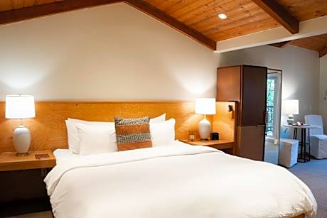 Signature Single Suite