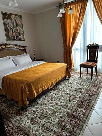 Dinasty Hotel