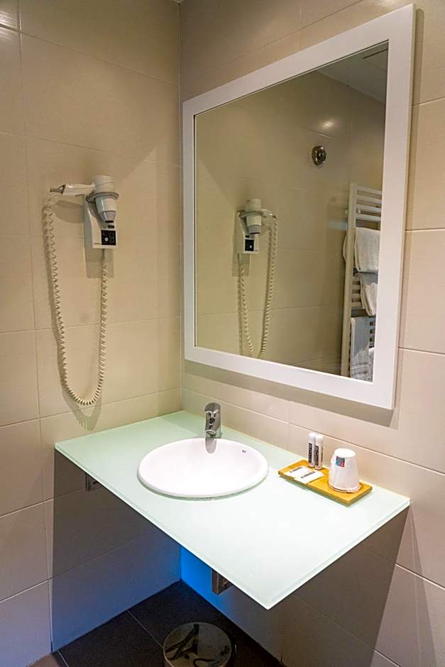 Hotel y Apartamentos SNO Isaba