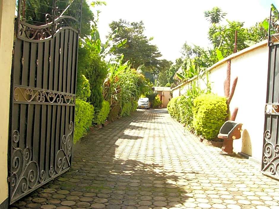 Bright Star Hotel & Safaris