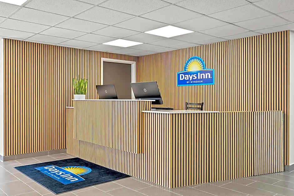 Days Inn by Wyndham La Crosse
