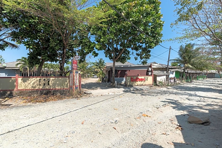 RedDoorz near Pantai Ujung Genteng