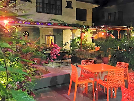 Hotel Middle Path & Spa