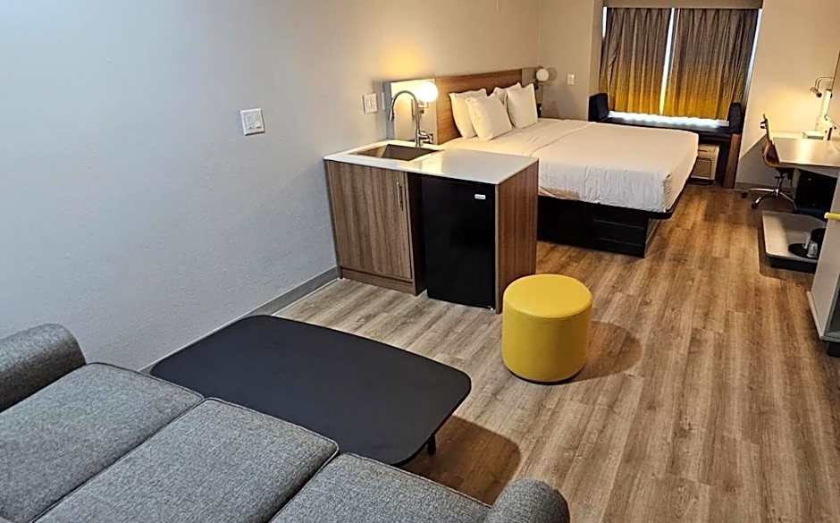 Microtel Inn & Suites by Wyndham Tulsa  Catoosa/Route 66
