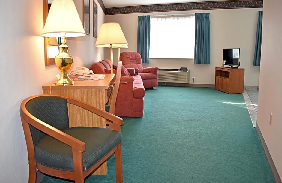 Americas Best Value Inn & Suites - Tahquamenon Country