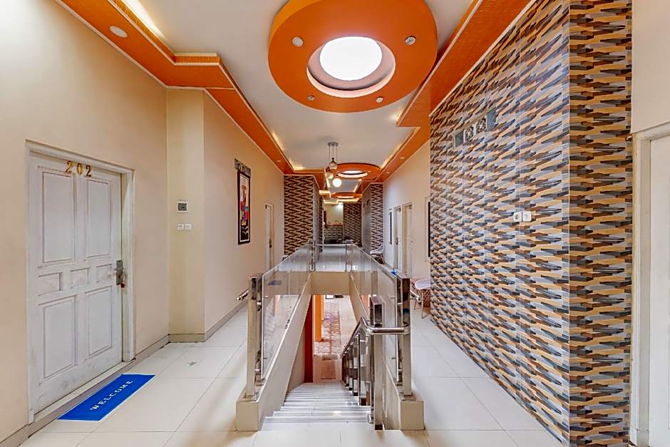 Urbanview Hotel Rifal Home Tegal