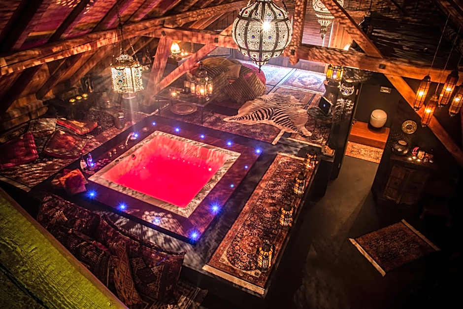 Bijou Hotel / Love and Romance