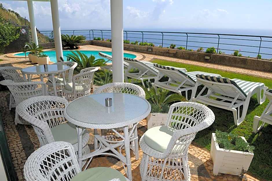 An uninterrupted 180 overlooking the Atlantic Ocean