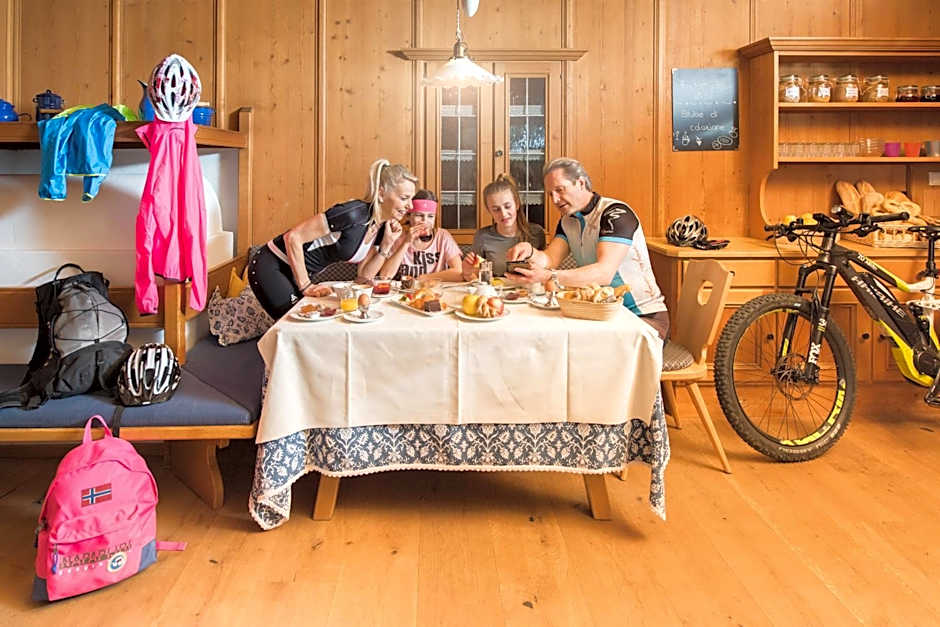 Historic Guesthouse BIRCHER B&B Apartments near Sterzing