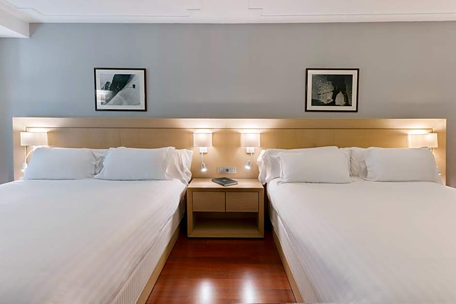 Suites Plaza Hotel & Wellness