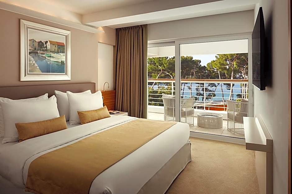Photo 1 of 5 of Junior Suite, Seaside, Balcony