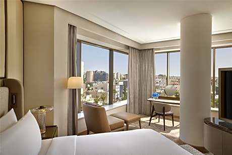 Panoramic King Suite - Club Signia