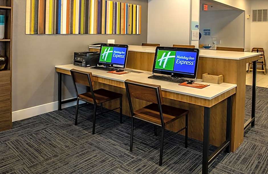 Holiday Inn Express Hotel & Suites Roseville - Galleria Area By IHG
