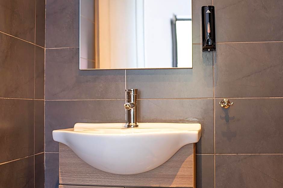 Stone Palace Hotel Near Athen's Airport Free Shuttle From and to Athen's Airport