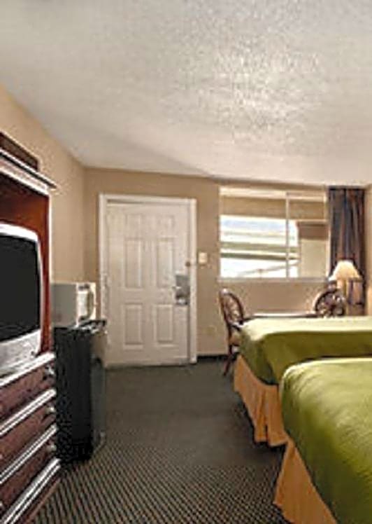 Travelodge by Wyndham New Orleans West Harvey Hotel