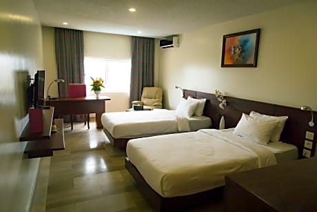 Deluxe Twin Room, Multiple Beds, Non Smoking (2 Large Twin Beds)