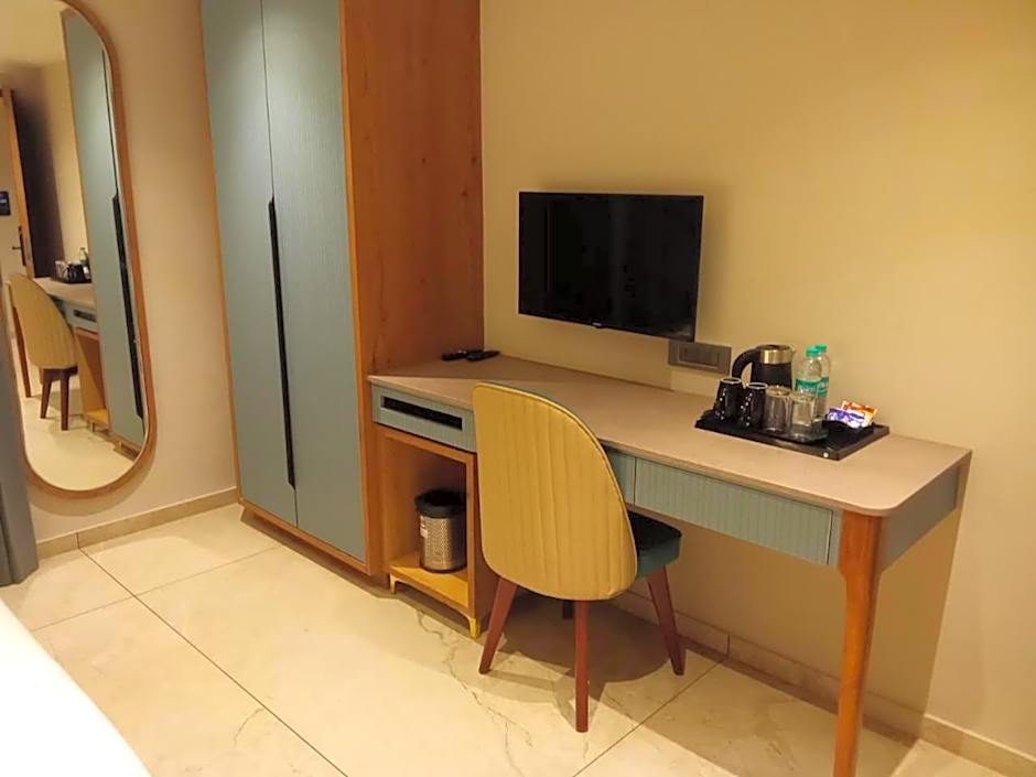 Photo 1 of 15 of Executive Suite