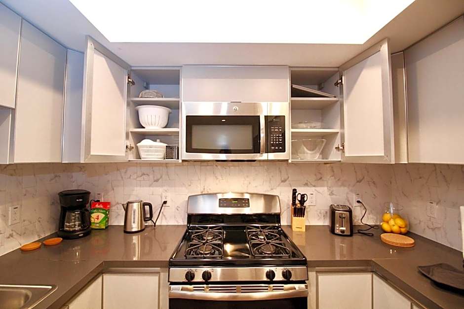 Los Angeles Premium Suites with Free Parking