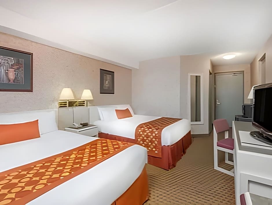 Travelodge by Wyndham Windsor