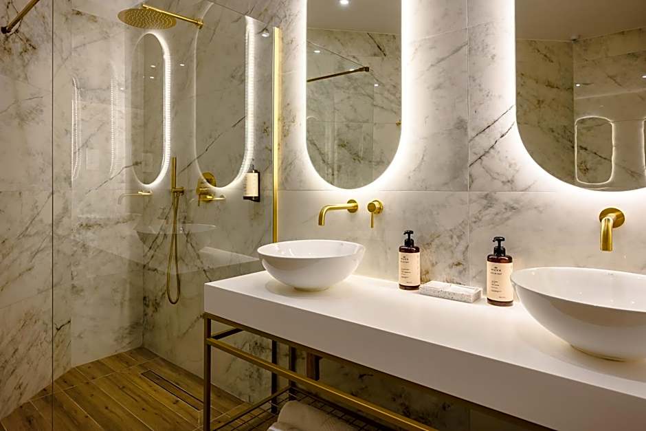 XVI Suites - Adults Only