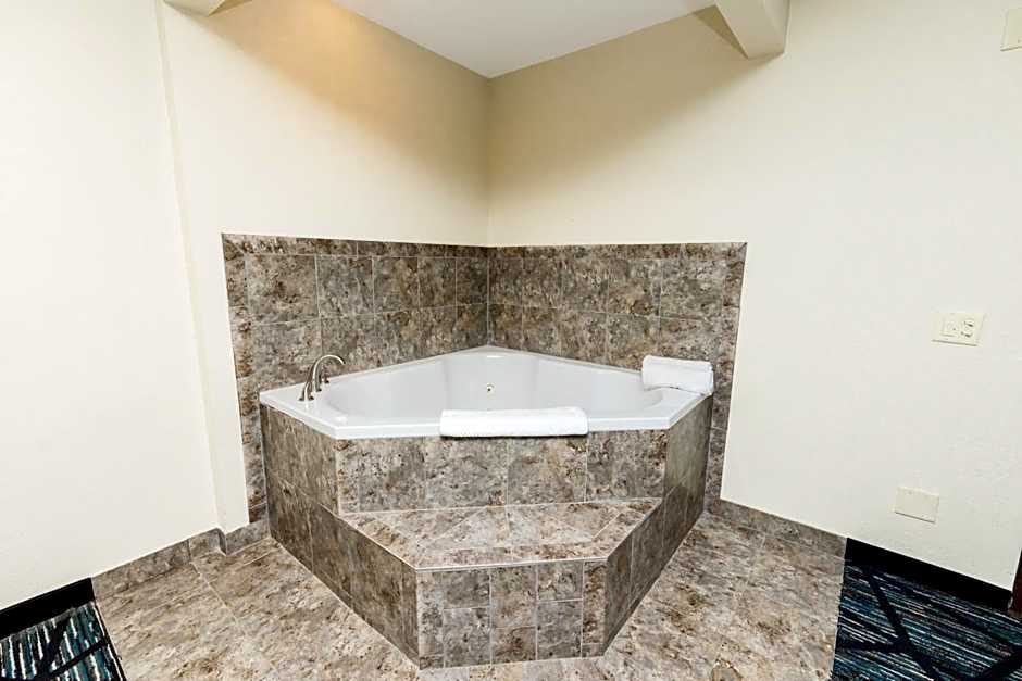 Quality Inn & Suites Marinette
