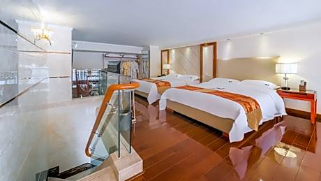 Duplex Executive Triple Suite