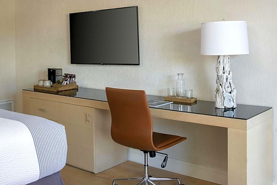 Hotel Paradox, Autograph Collection
