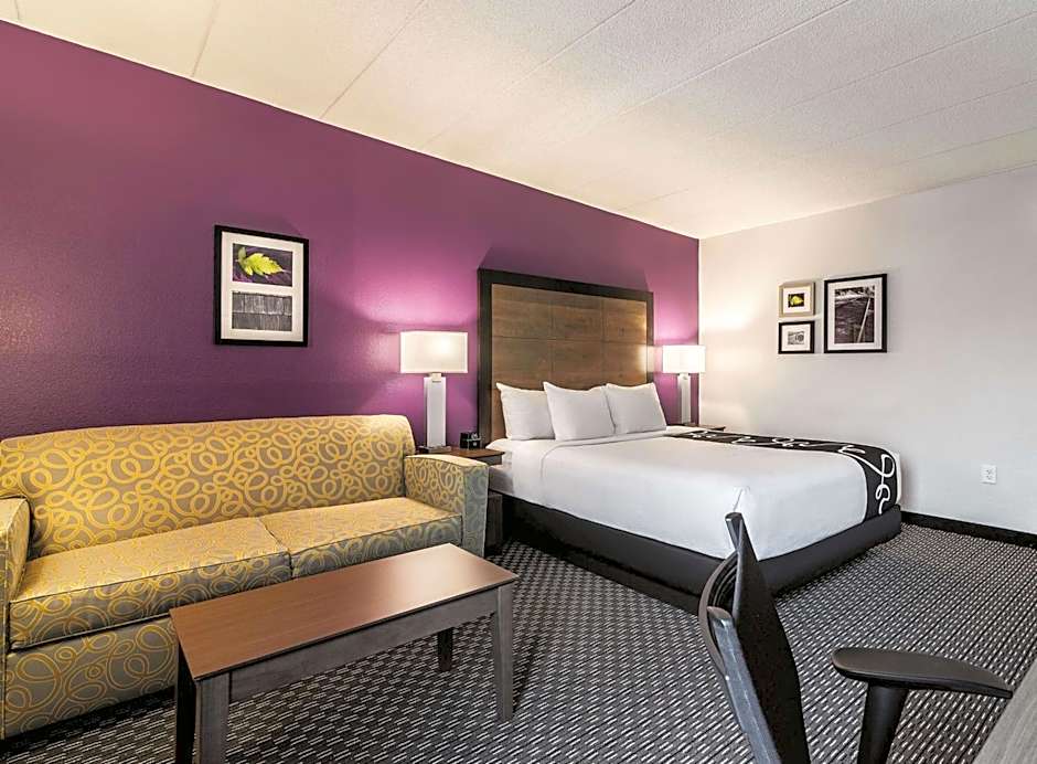 La Quinta Inn & Suites by Wyndham Salem