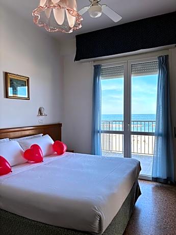Deluxe Double or Twin Room with Sea View